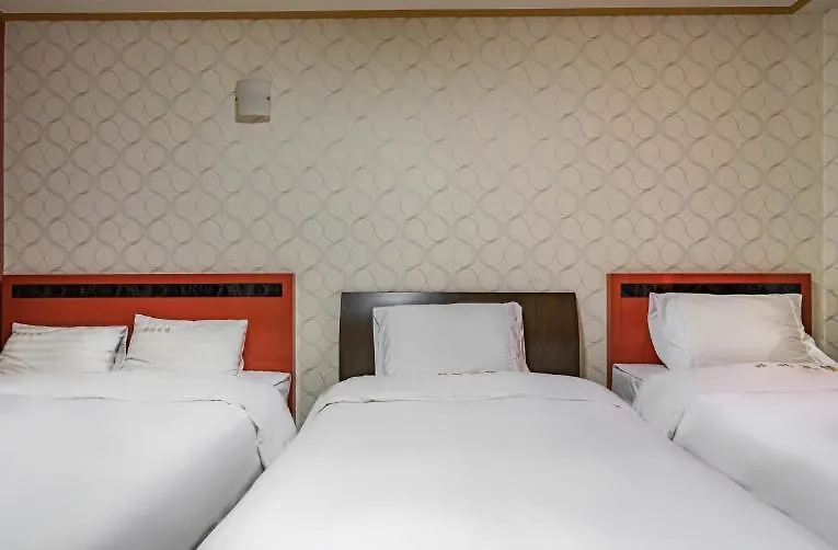 מוטל ג'גו Happy Hotel