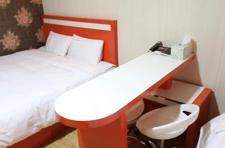 ג'גו Happy Hotel